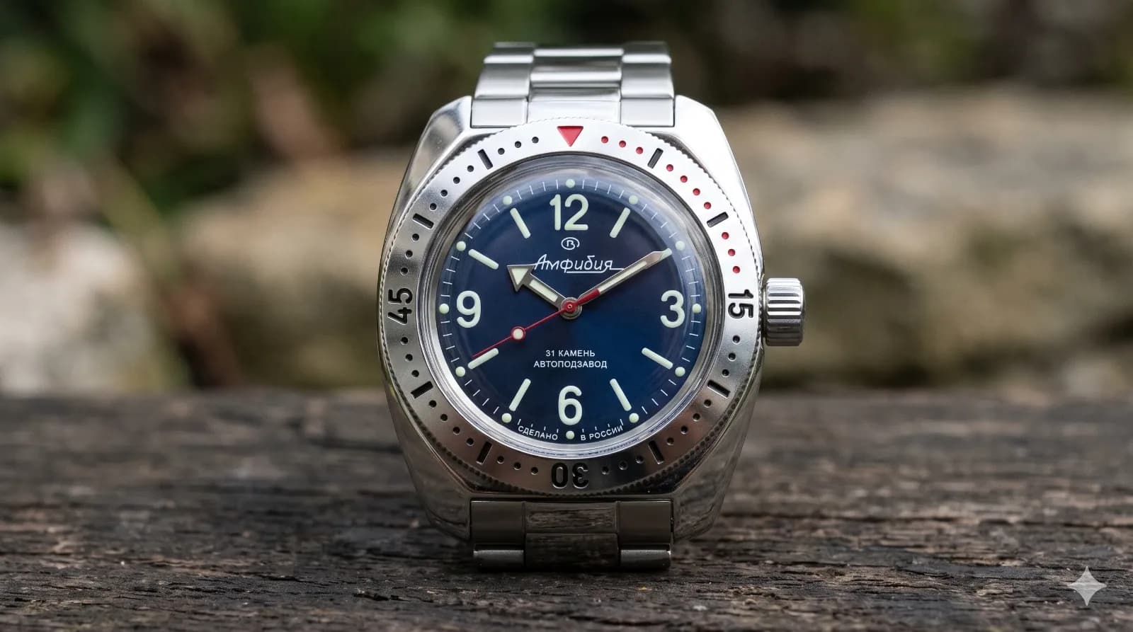 Обзор часов Vostok Амфибия 2415.01-100815: синий циферблат и 200 м