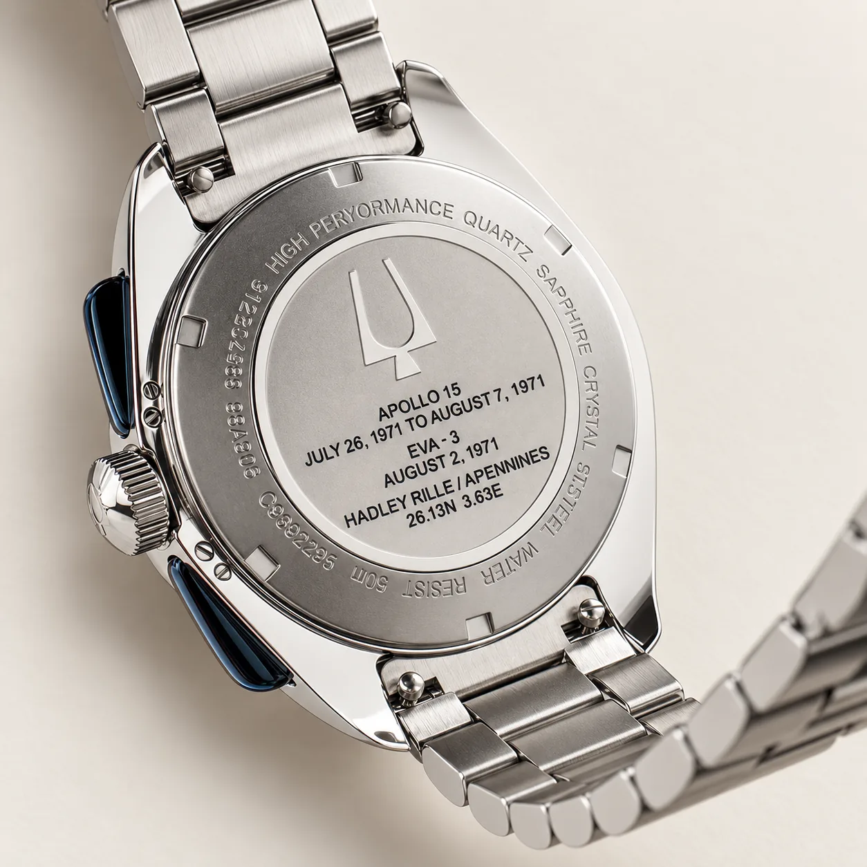Иллюстрация стальной задней крышки Bulova Lunar Pilot с памятной гравировкой Apollo 15